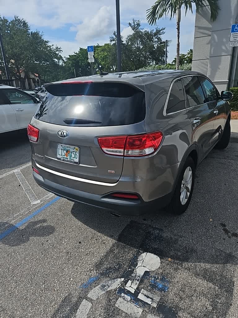 Thumbnail: 2016 Kia Sorento - 16
