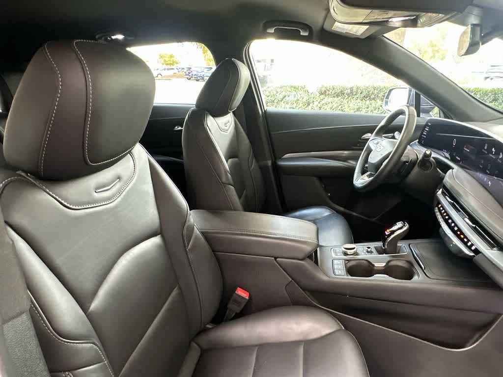 Thumbnail: 2025 Cadillac XT4 - 27