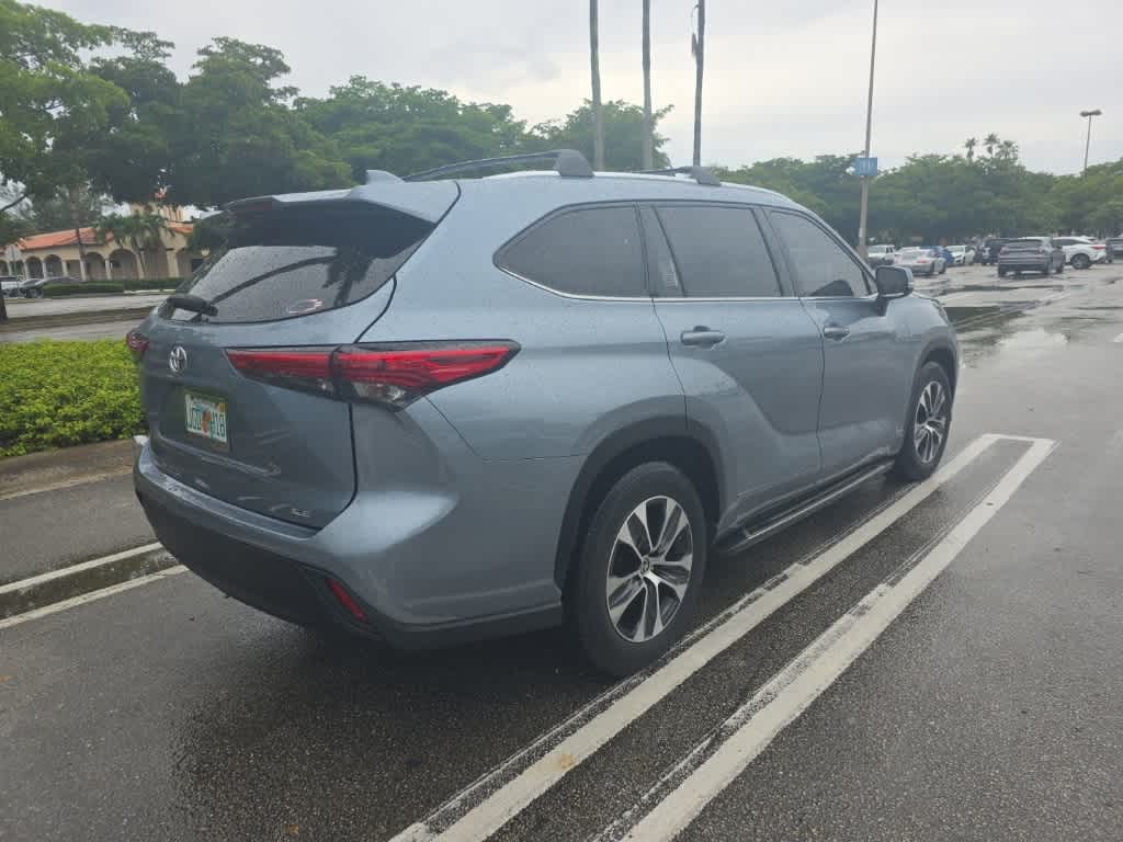 Thumbnail: 2020 Toyota Highlander - 3