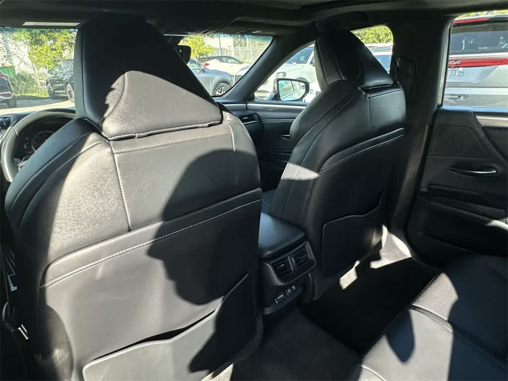 Thumbnail: 2021 Lexus ES - 23