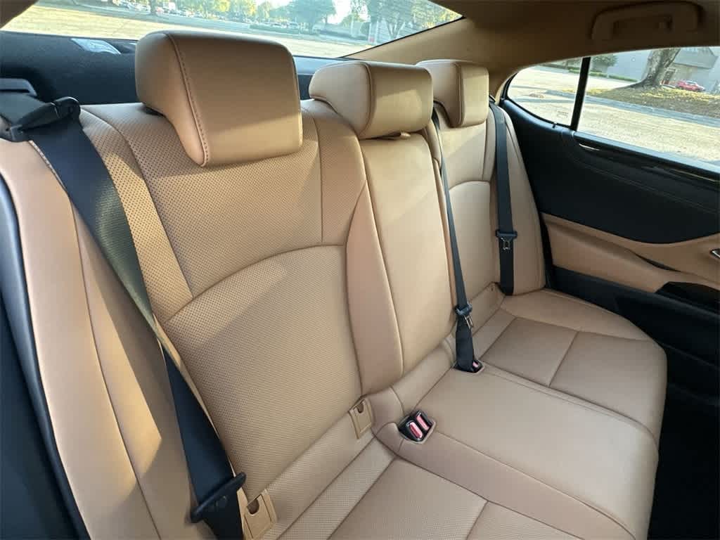 Thumbnail: 2023 Lexus ES - 26