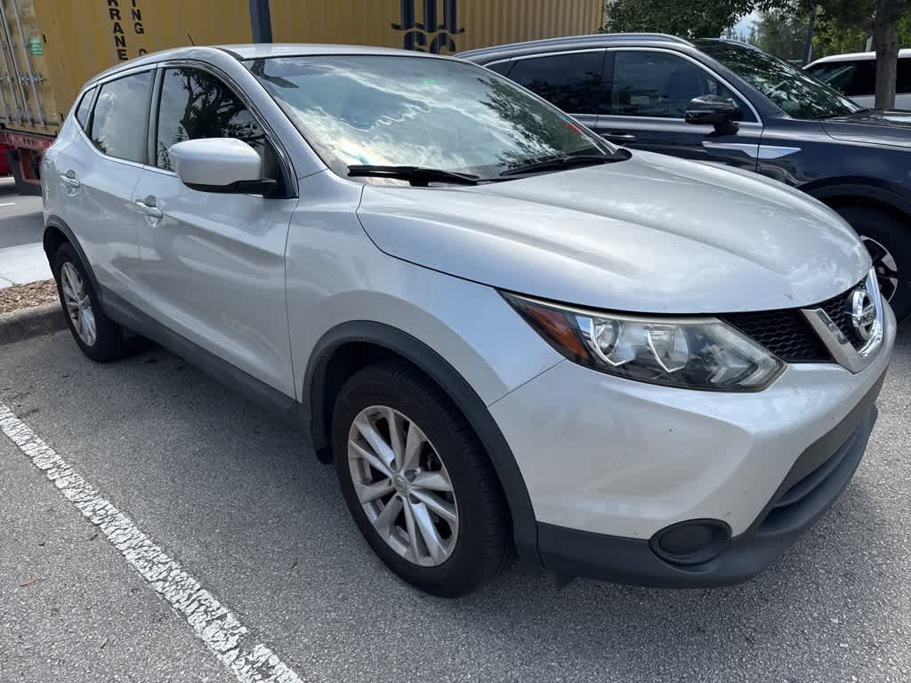 Thumbnail: 2017 Nissan Rogue Sport - 4