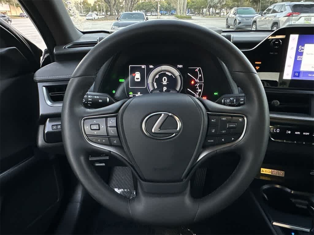 Thumbnail: 2023 Lexus UX - 15