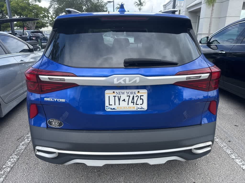 Thumbnail: 2022 Kia Seltos - 4