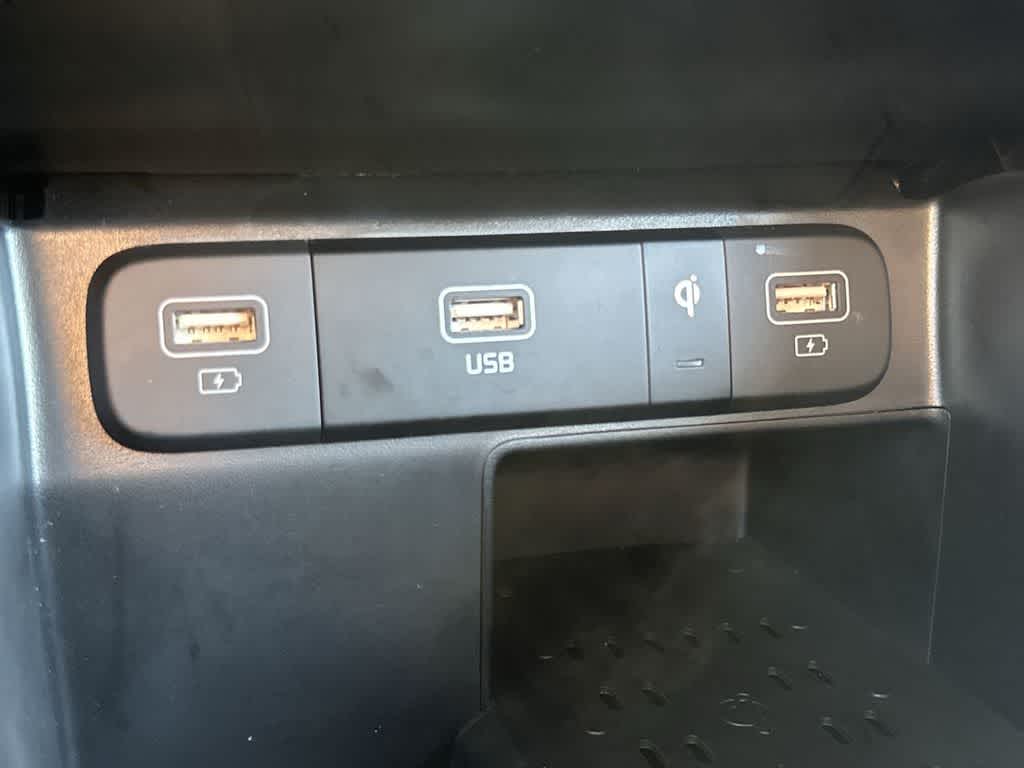 Thumbnail: 2023 Kia Sorento - 18