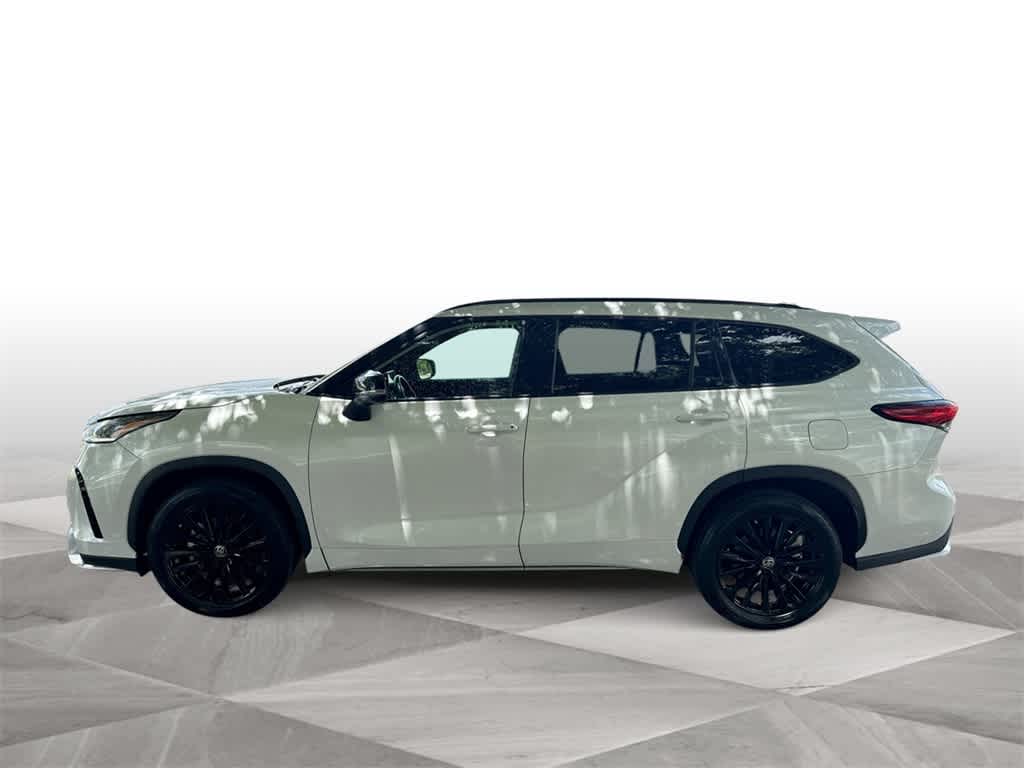 Thumbnail: 2023 Toyota Highlander - 5