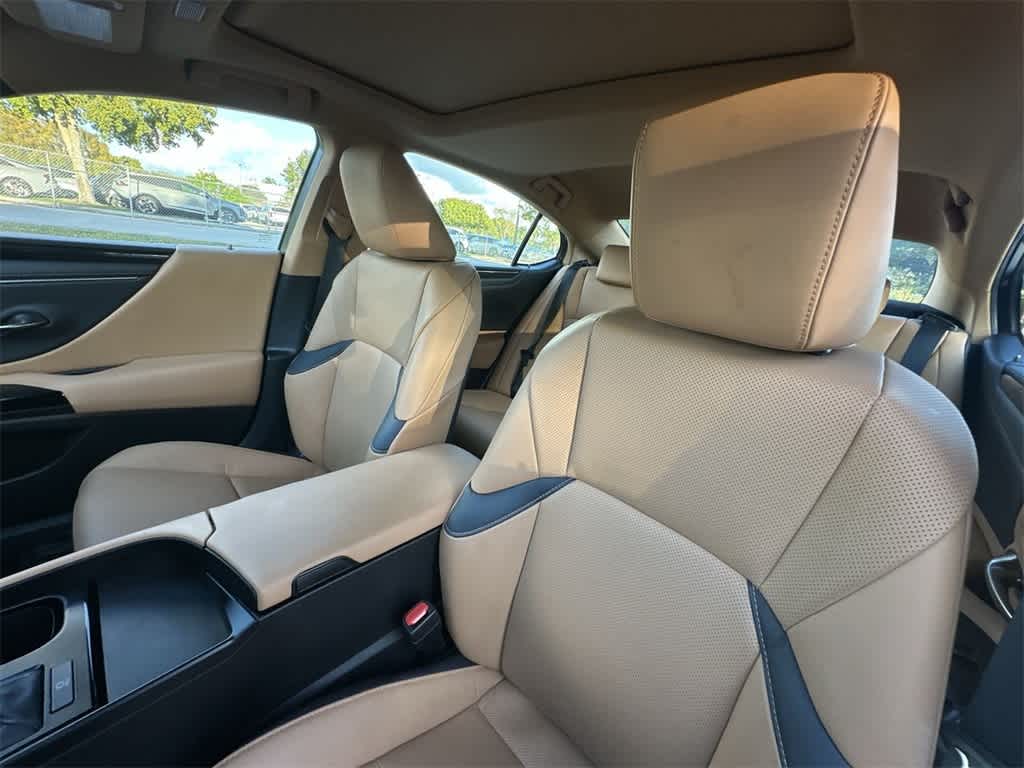 Thumbnail: 2023 Lexus ES - 14