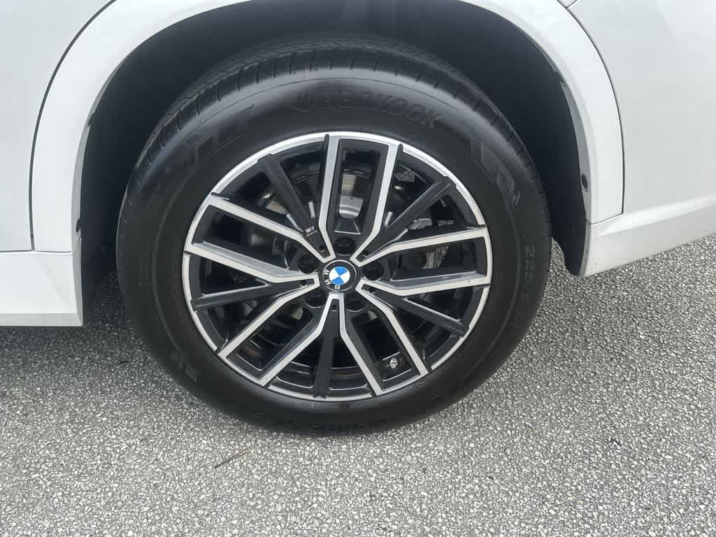 Thumbnail: 2025 BMW X1 - 10
