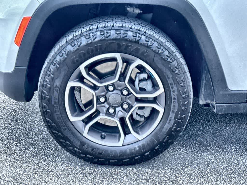 Thumbnail: 2022 Jeep Grand Cherokee - 11