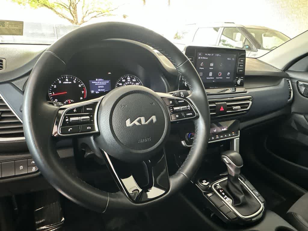 Thumbnail: 2023 Kia Seltos - 13