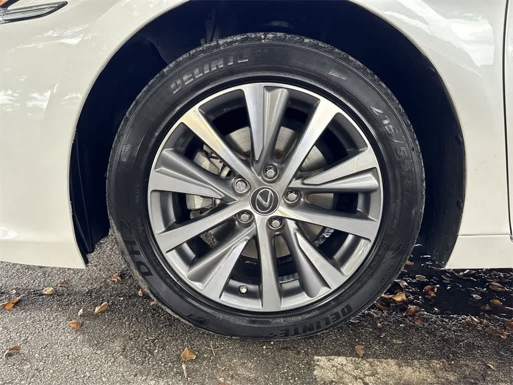 Thumbnail: 2021 Lexus ES - 10