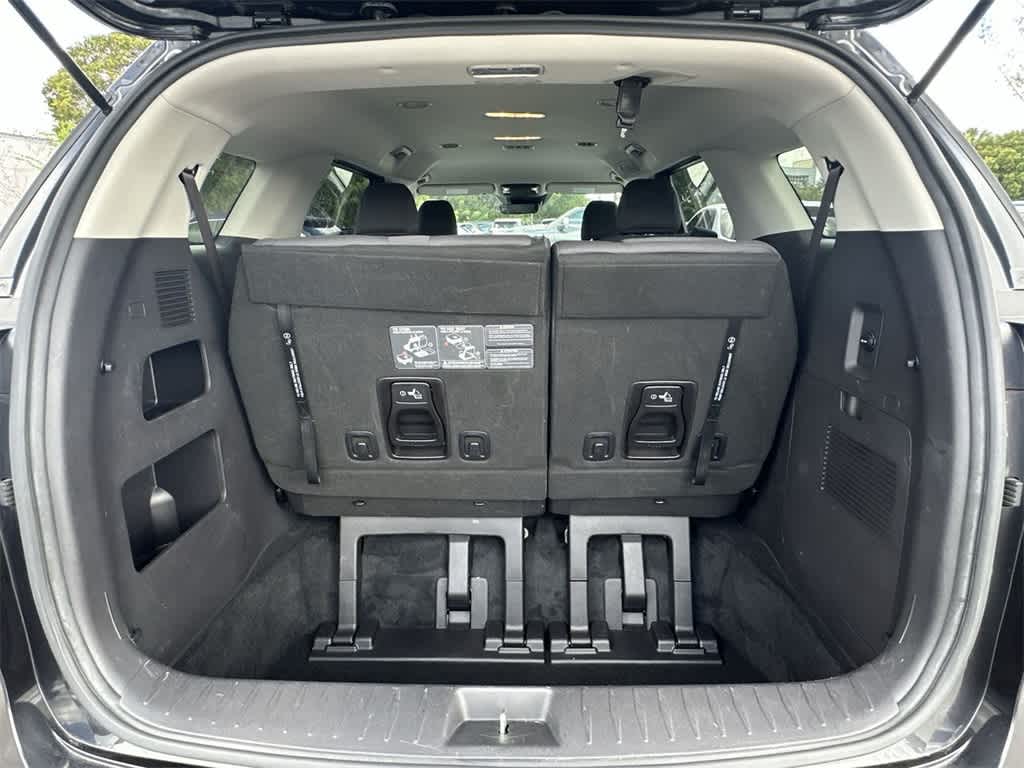 Thumbnail: 2023 Kia Carnival - 25