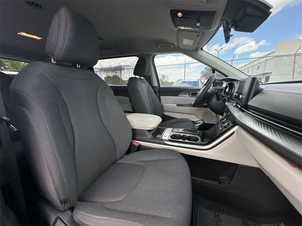 Thumbnail: 2023 Kia Carnival - 27