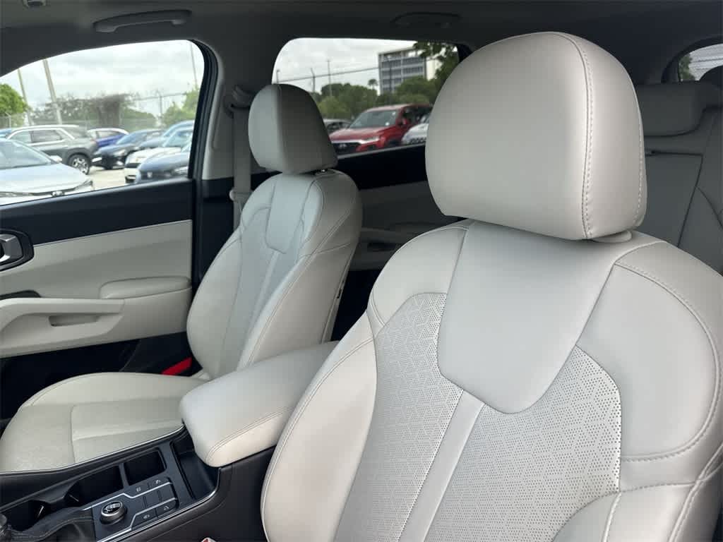 Thumbnail: 2022 Kia Sorento - 14