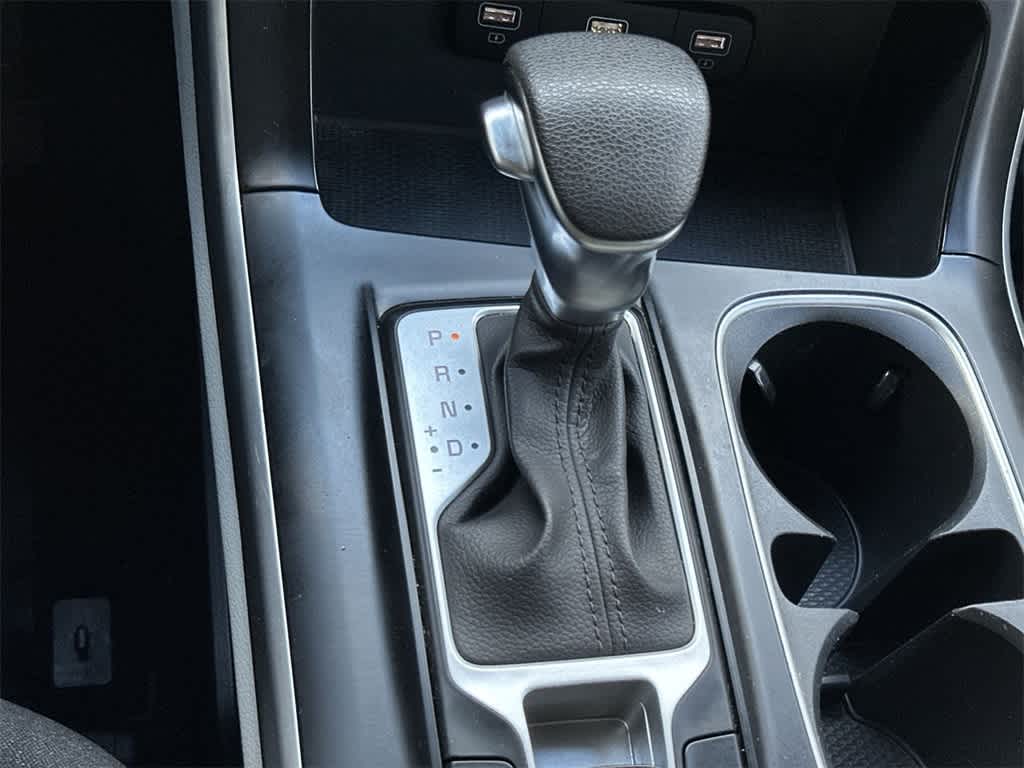 Thumbnail: 2023 Kia Carnival - 21