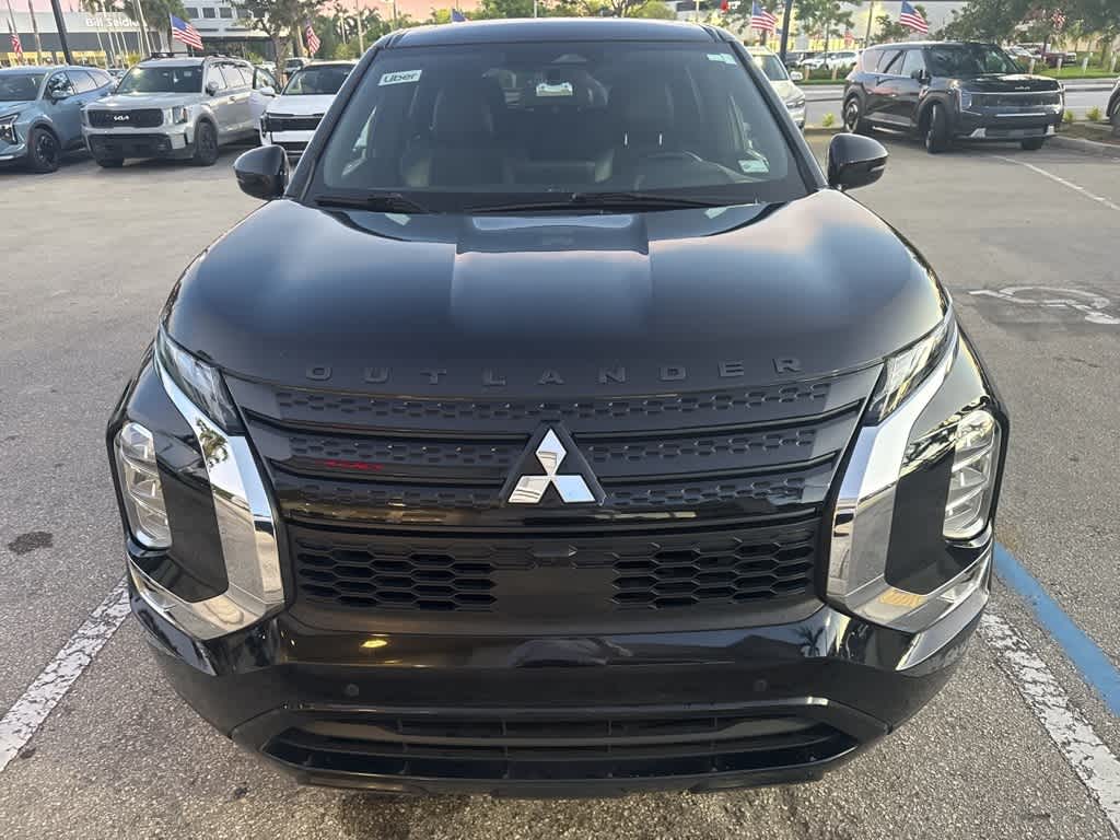 Thumbnail: 2022 Mitsubishi Outlander - 6