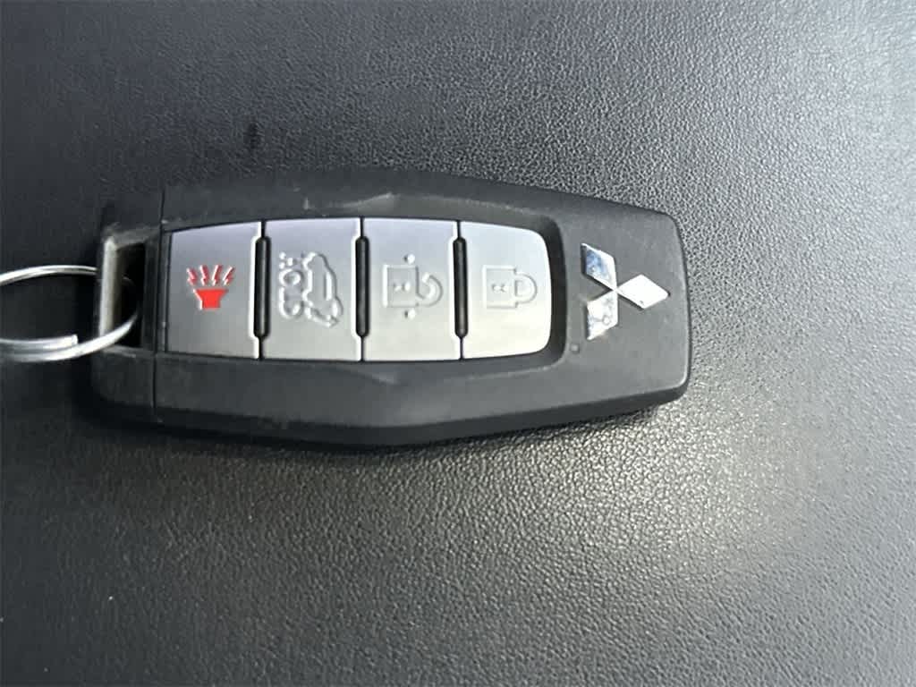 Thumbnail: 2023 Mitsubishi Outlander - 28