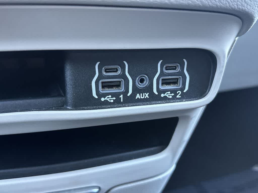 Thumbnail: 2023 Chrysler Pacifica - 17