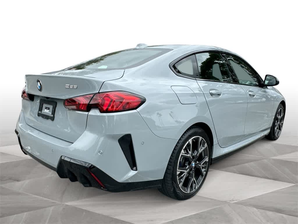 Thumbnail: 2025 BMW 2 Series - 8