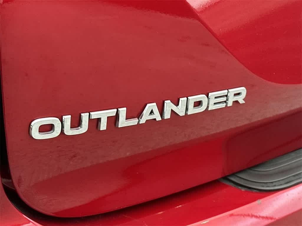 Thumbnail: 2023 Mitsubishi Outlander - 10