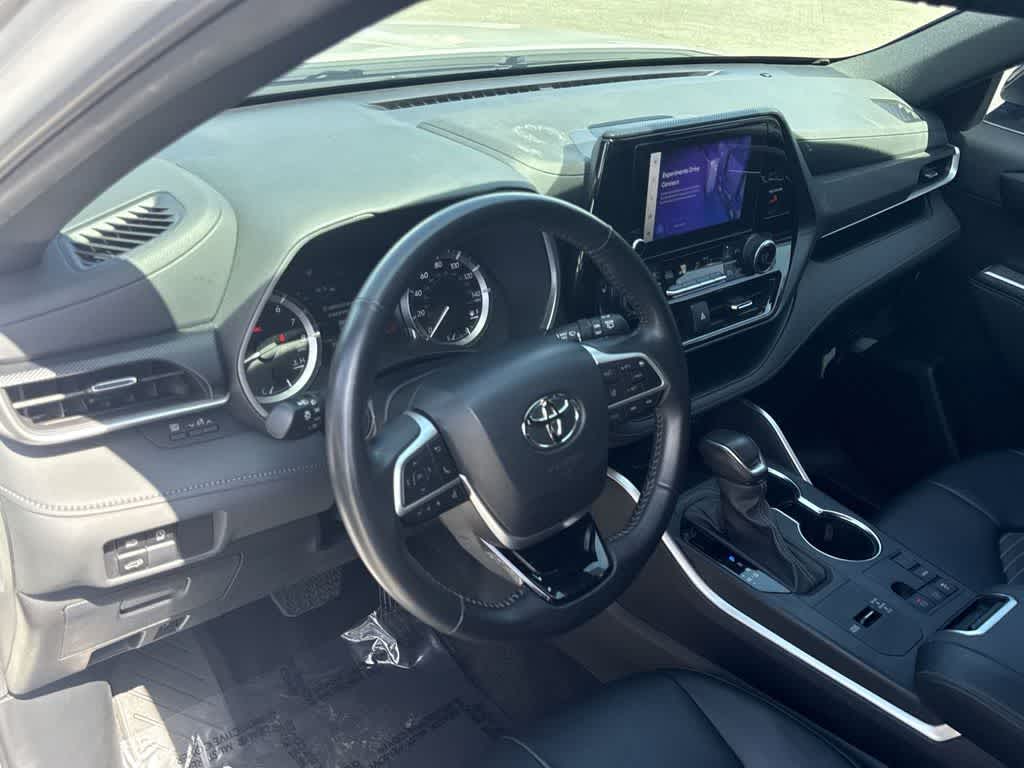 Thumbnail: 2024 Toyota Highlander - 13