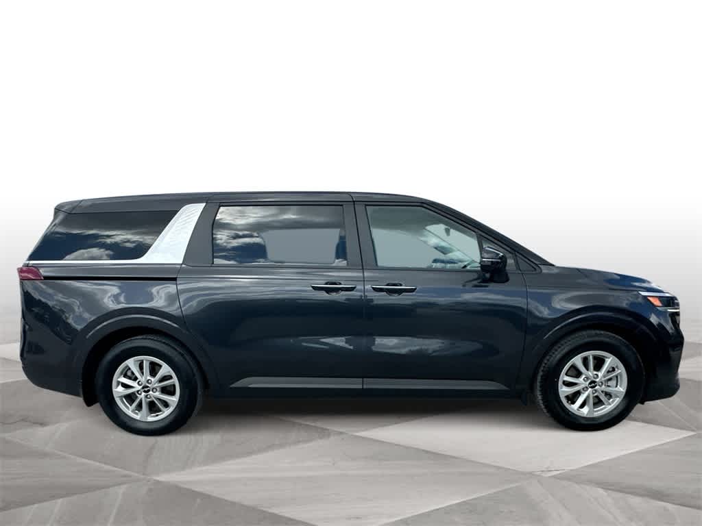 Thumbnail: 2023 Kia Carnival - 9