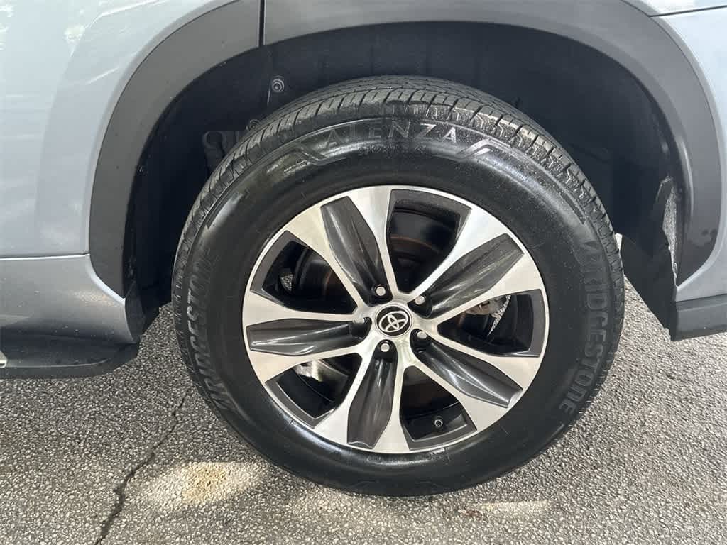 Thumbnail: 2022 Toyota Highlander - 11