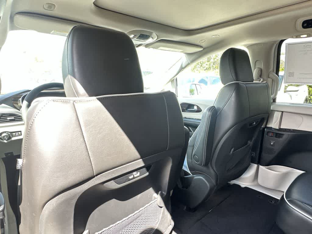 Thumbnail: 2022 Chrysler Pacifica - 23