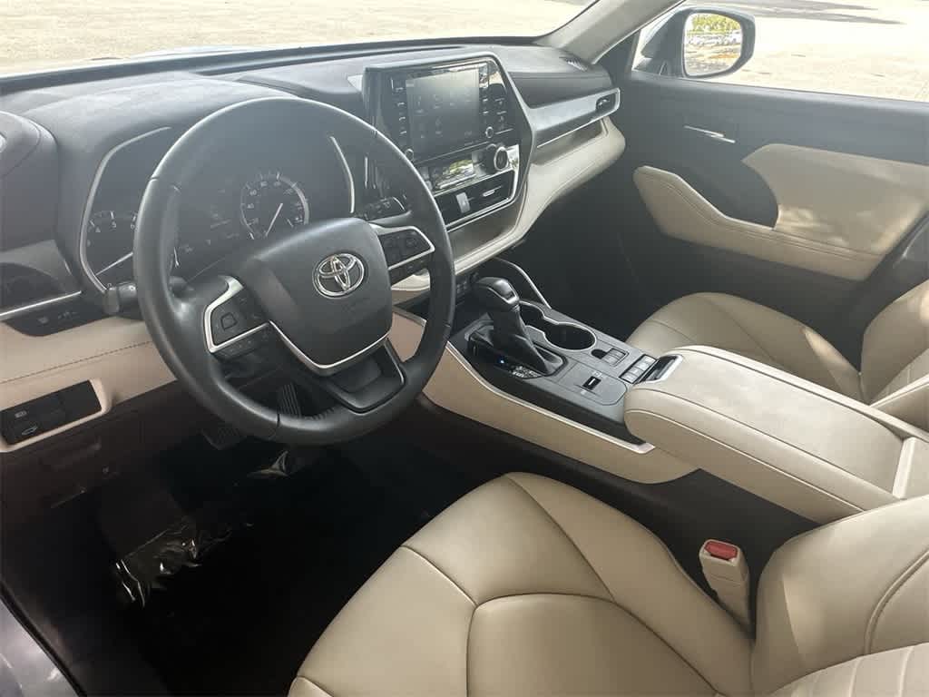 Thumbnail: 2022 Toyota Highlander - 13