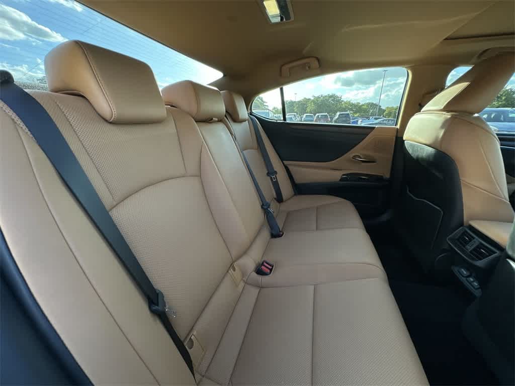 Thumbnail: 2023 Lexus ES - 26