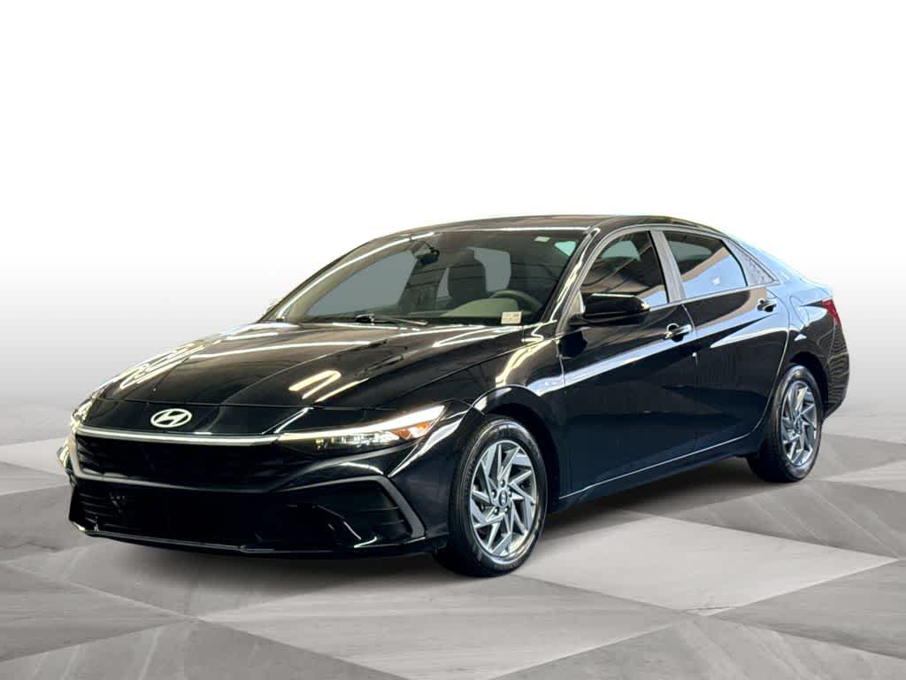 Thumbnail: 2024 Hyundai Elantra - 4