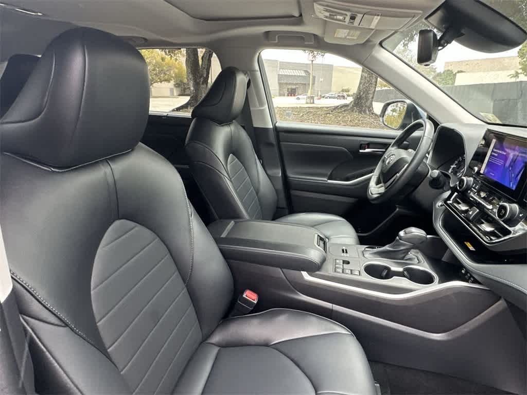 Thumbnail: 2023 Toyota Highlander - 27