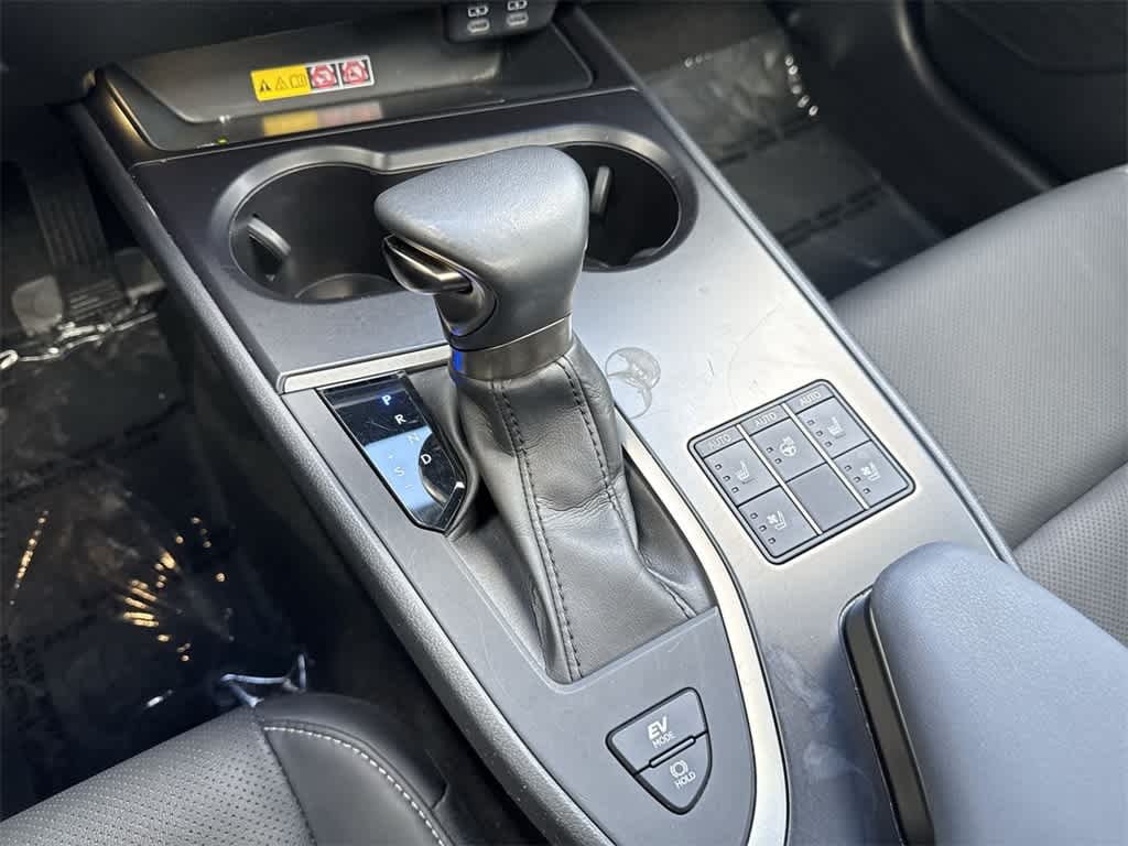 Thumbnail: 2023 Lexus UX - 20