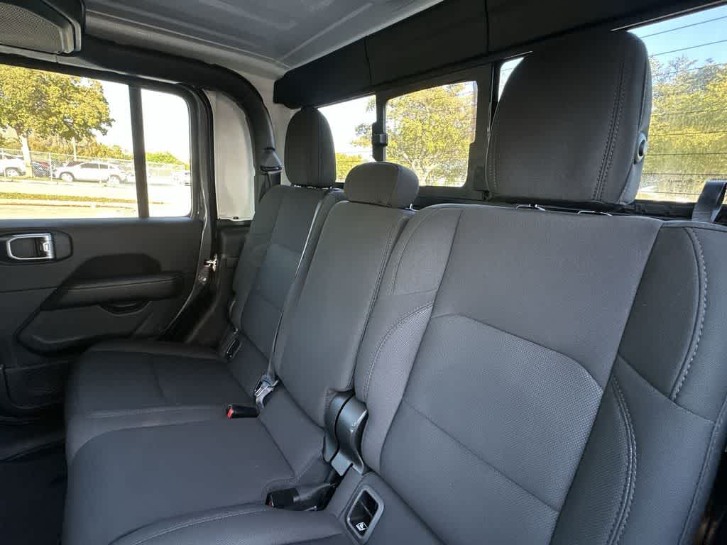 Thumbnail: 2023 Jeep Gladiator - 22