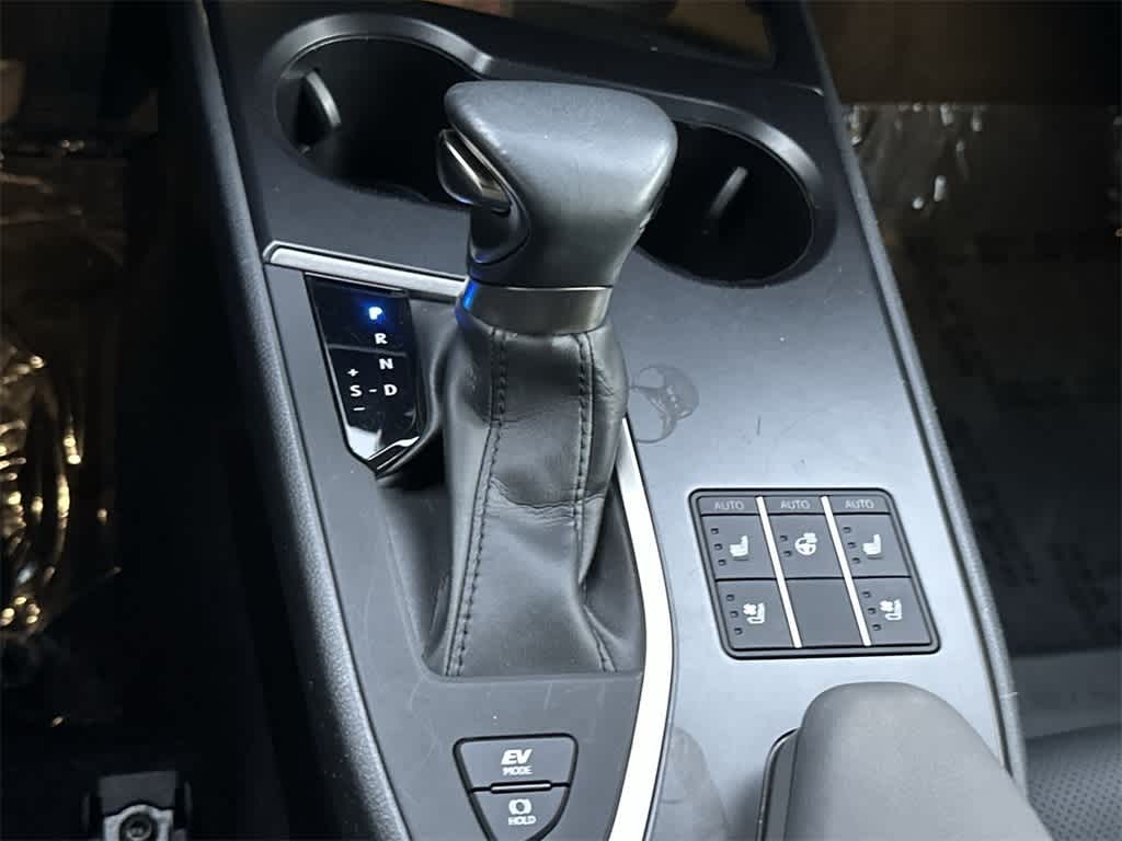 Thumbnail: 2023 Lexus UX - 21