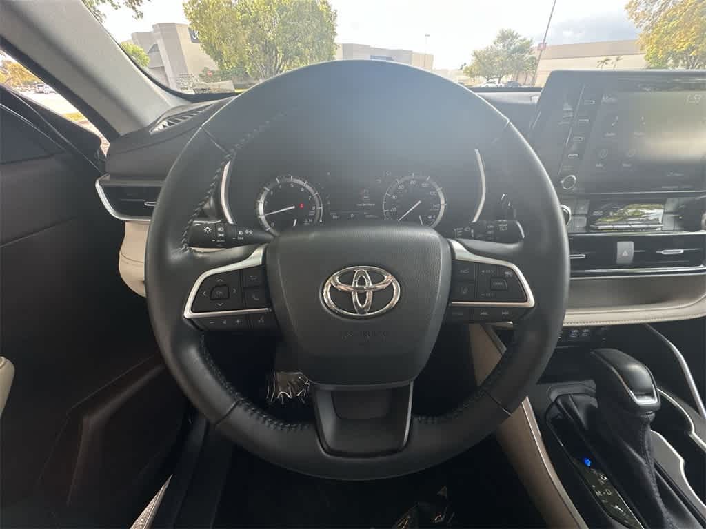 Thumbnail: 2022 Toyota Highlander - 15