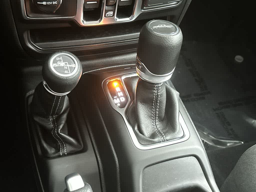 Thumbnail: 2025 Jeep Gladiator - 21