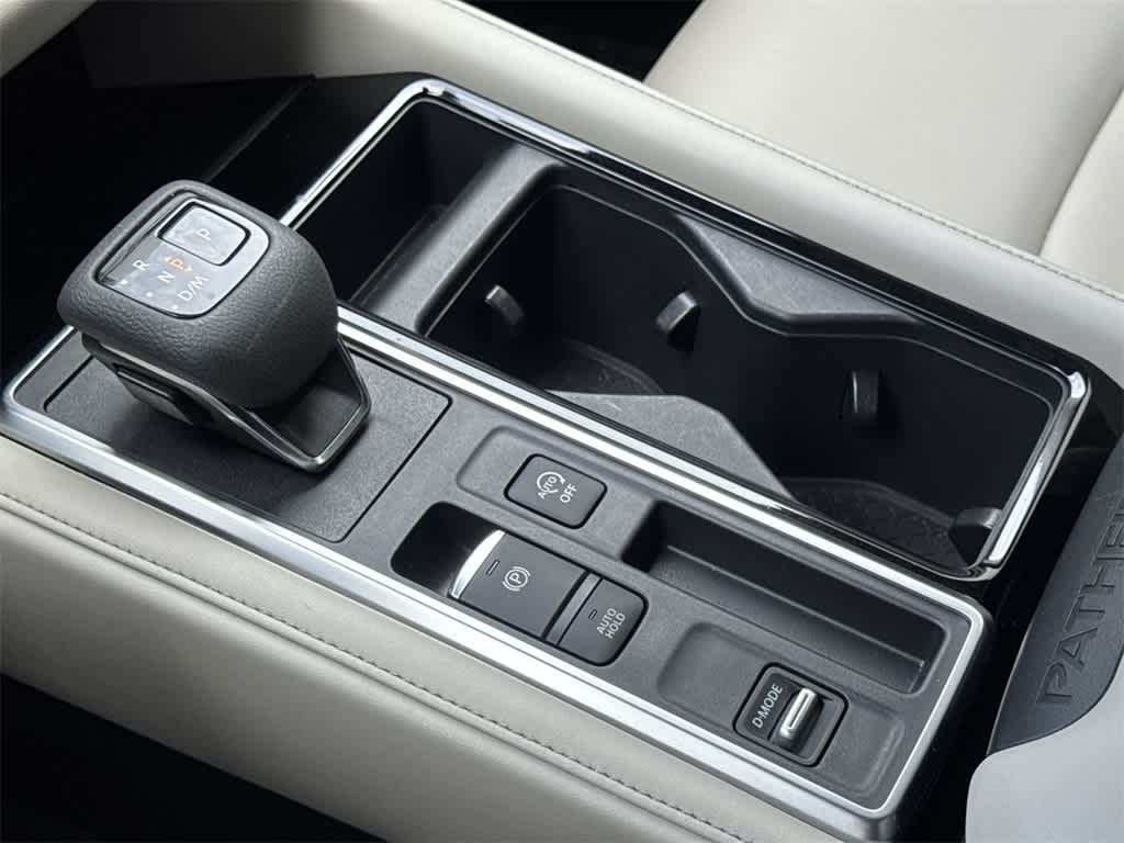 Thumbnail: 2023 Nissan Pathfinder - 21