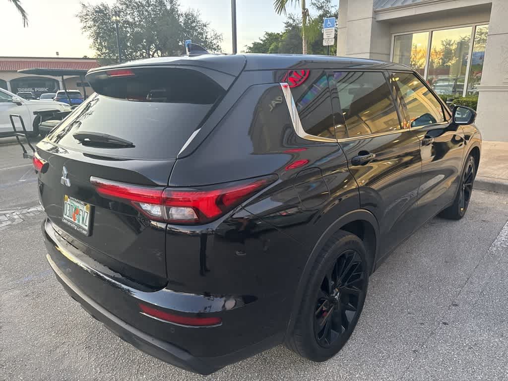 Thumbnail: 2022 Mitsubishi Outlander - 4