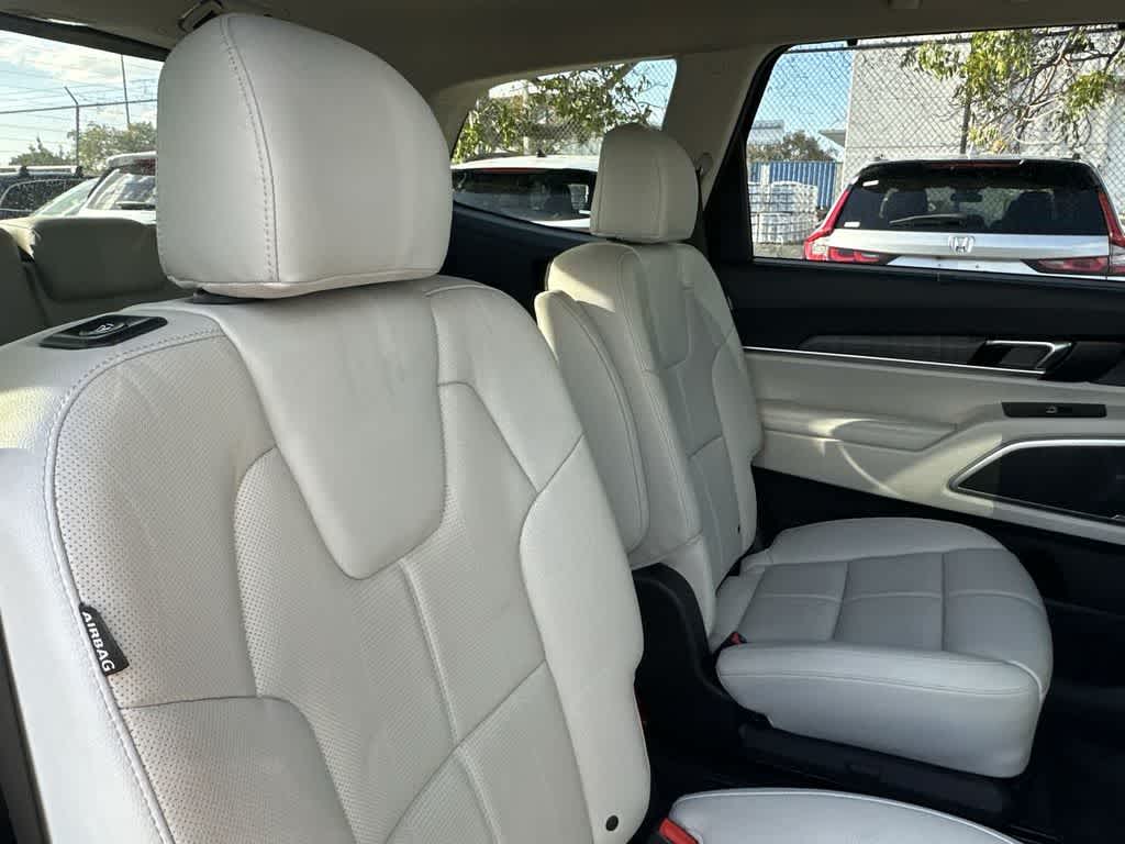 Thumbnail: 2023 Kia Telluride - 26