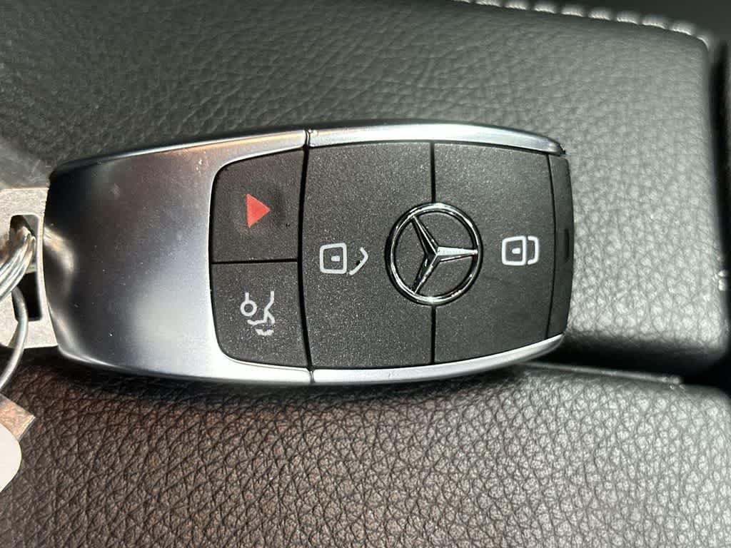Thumbnail: 2023 Mercedes-Benz GLB - 28