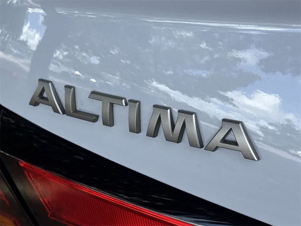 Thumbnail: 2023 Nissan Altima - 10