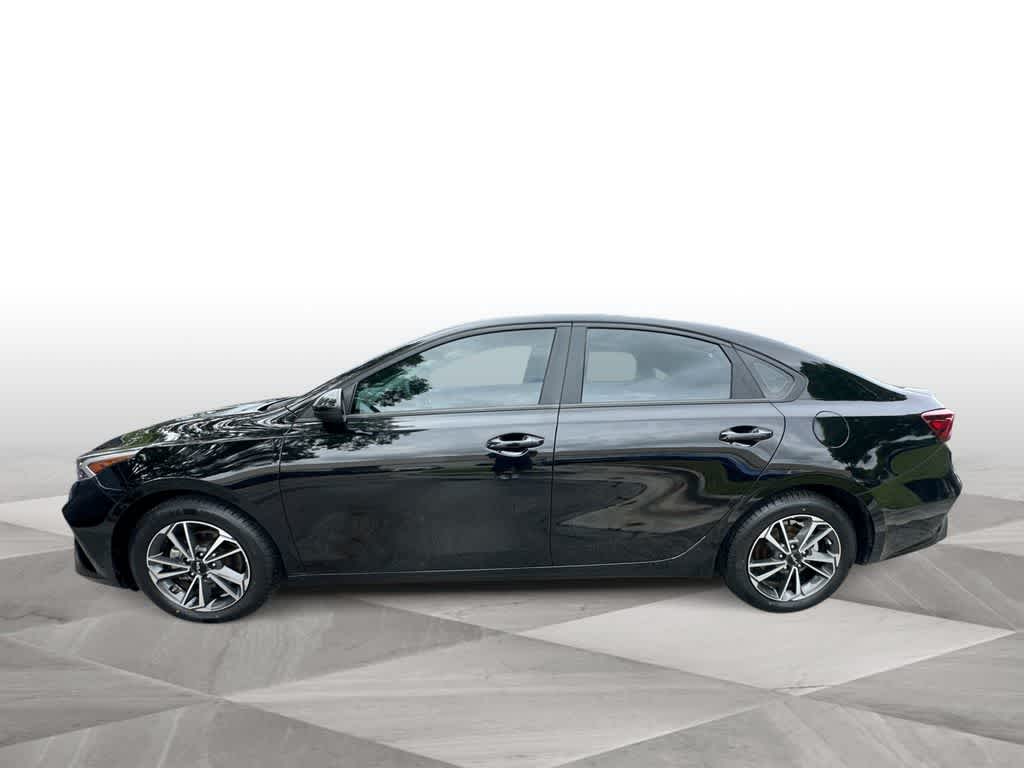 Thumbnail: 2023 Kia Forte - 5