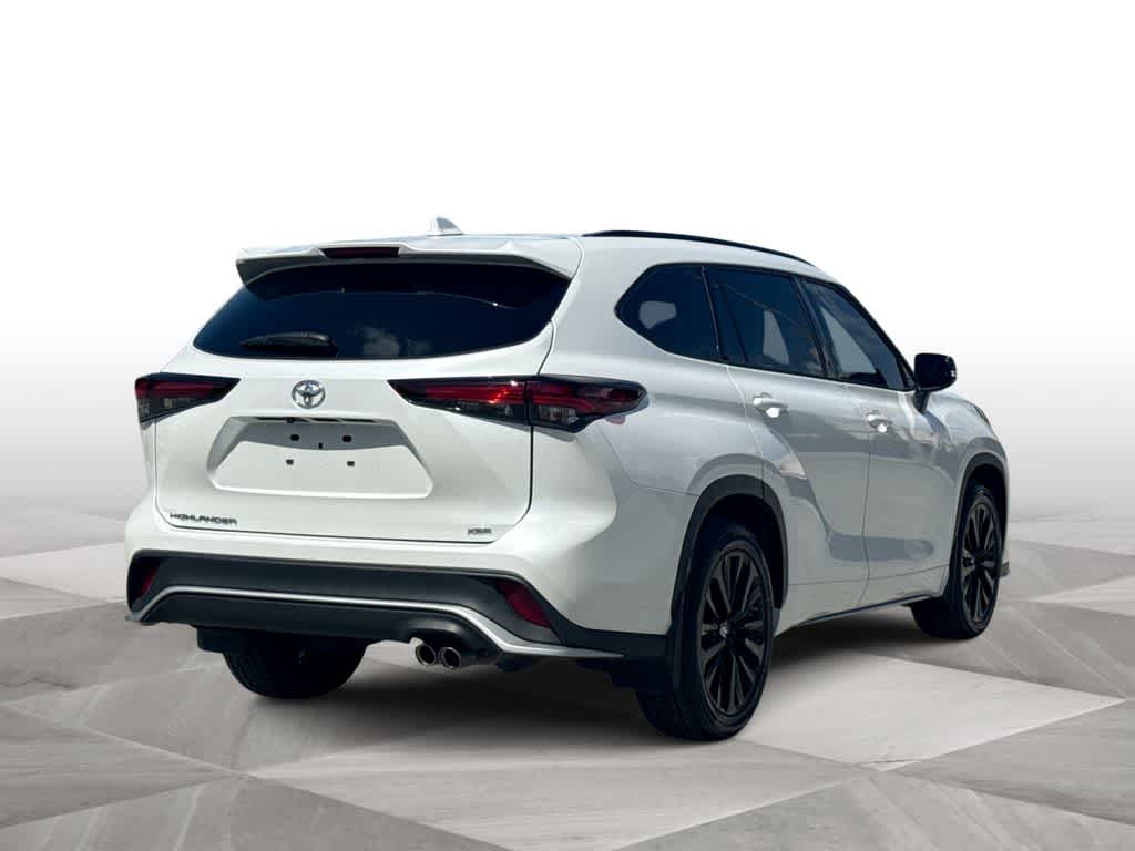 Thumbnail: 2024 Toyota Highlander - 8