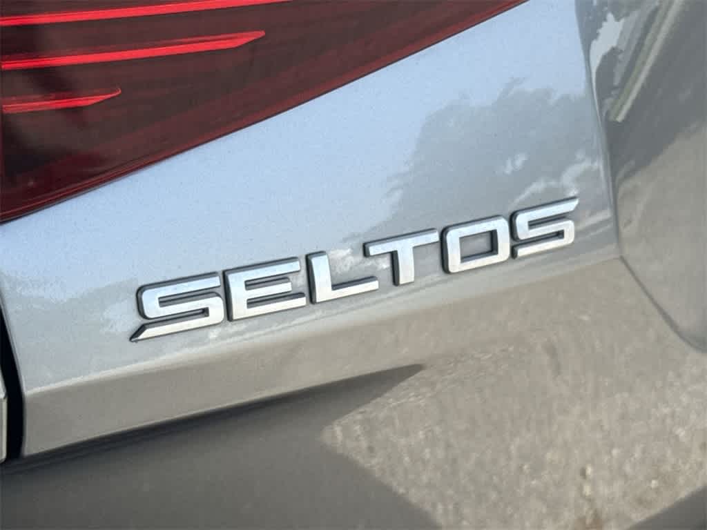 2023 Kia Seltos S 10