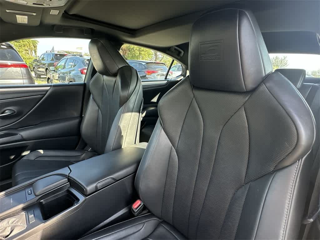 Thumbnail: 2021 Lexus ES - 14