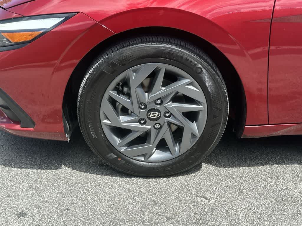 Thumbnail: 2024 Hyundai Elantra - 10