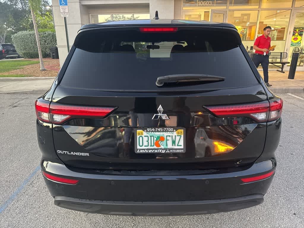 Thumbnail: 2022 Mitsubishi Outlander - 3