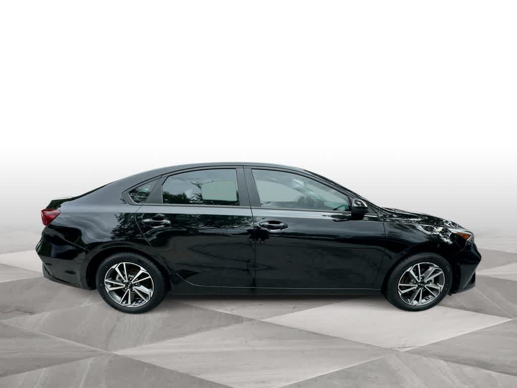 Thumbnail: 2023 Kia Forte - 9
