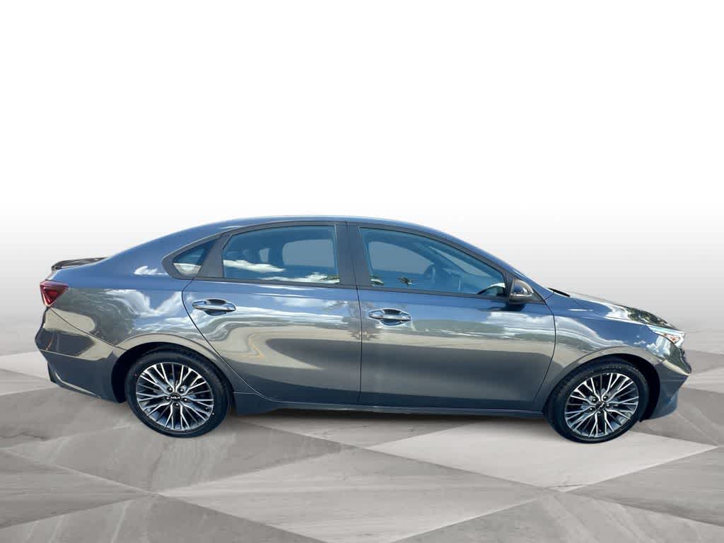Thumbnail: 2023 Kia Forte - 9